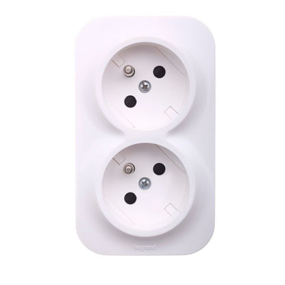 Legrand Forix dobbel stikkontakt til overflademontage med jord, hvid