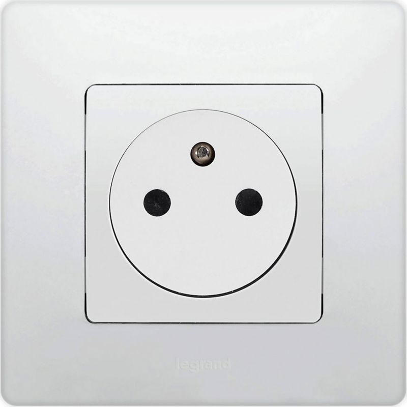Enkeltstikdåse 2P+J Legrand Niloe Eco komplet hvid