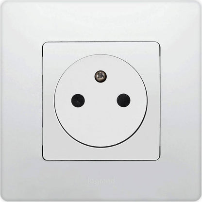 Enkeltstikdåse 2P+J Legrand Niloe Eco komplet hvid