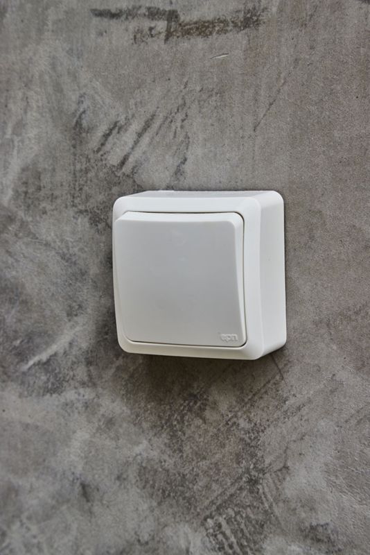 Elektro-Plast Berg enkelt udendørs stikkontakt med jord, hvid