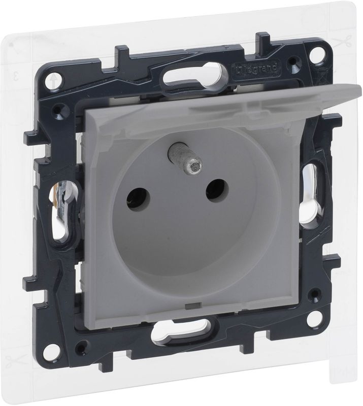 Legrand Niloe Step enkeltstikdåse IP44 med jordforbindelse i aluminium