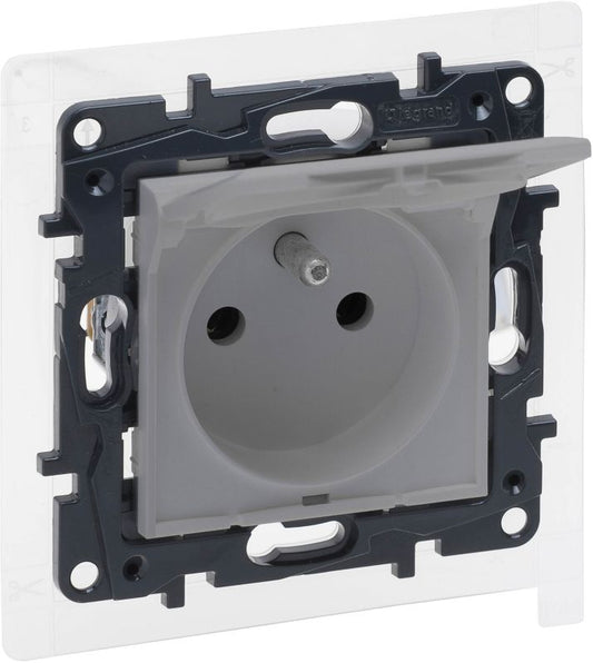 Legrand Niloe Step enkeltstikdåse IP44 med jordforbindelse i aluminium