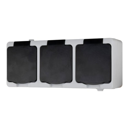 Jacobsen IP54 tredobbelt udendørs stikkontakt med jord, overflademonteret