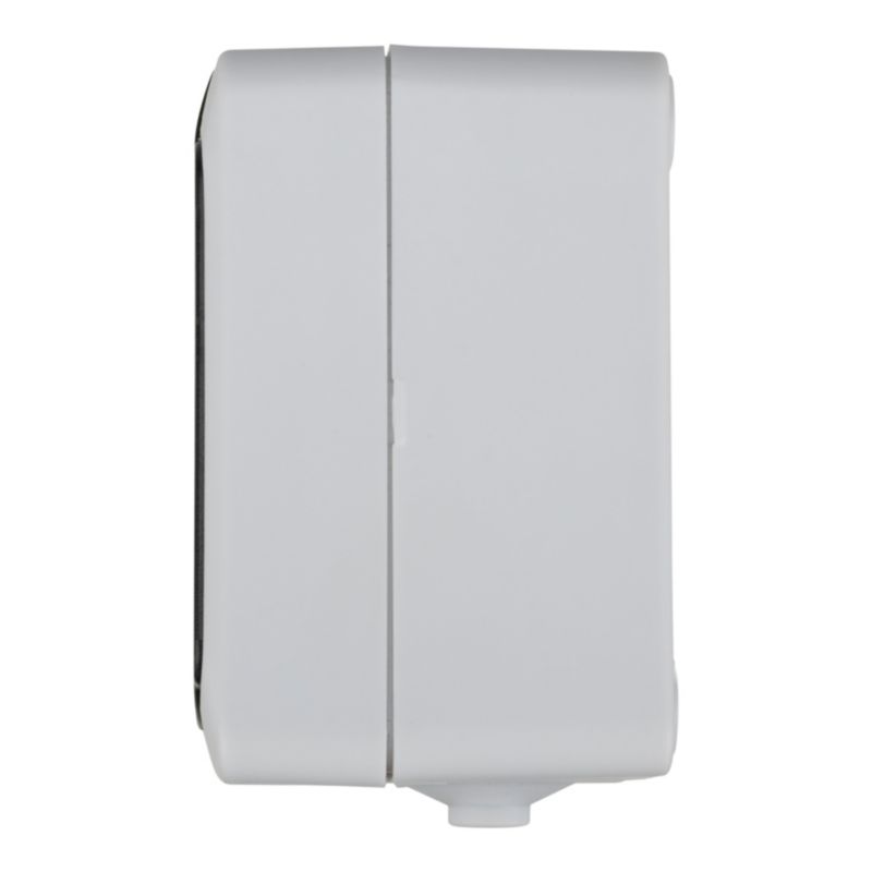 Jacobsen IP54 tredobbelt udendørs stikkontakt med jord, overflademonteret