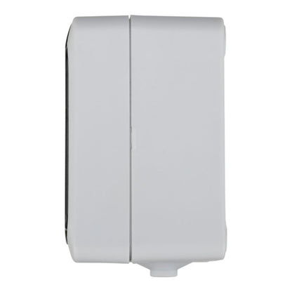 Jacobsen IP54 tredobbelt udendørs stikkontakt med jord, overflademonteret