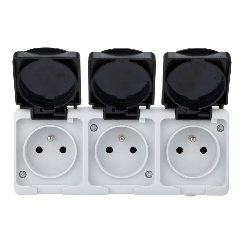 Jacobsen IP54 tredobbelt udendørs stikkontakt med jord, overflademonteret