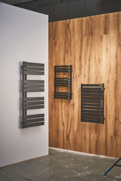 GoodHome Boxwood badeværelsesradiator 120 x 50 cm mat-sort