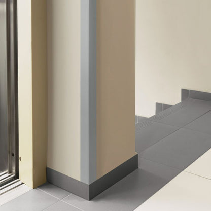 Hård PVC-vinkel 50x20 mm, QUEST, dekorativ, L-profil, hjørnebeskytter, KT, sort, 1 m