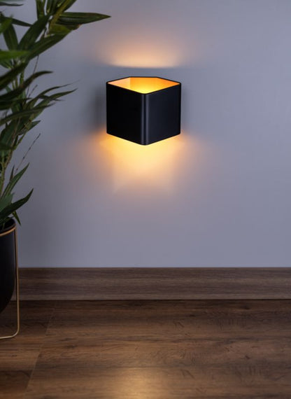Væglampe SPOT Light 1xLED 6W i sort med gyldent accent, polsk producent, 1 stk.