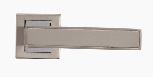 Schaffner Clara dørhåndtag med kvadratisk roset i nikkel / satin / krom