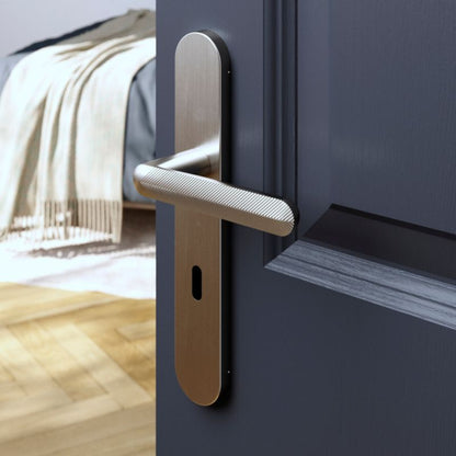 GoodHome Feather dørhåndtag med nøgleskilt i satin‑nikkel