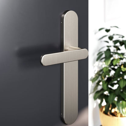 GoodHome Minimal dørhåndtag med skilt i satin-nikkel