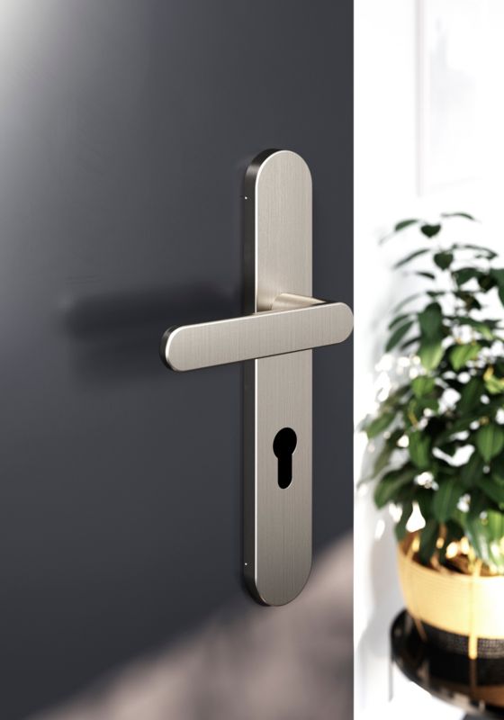 GoodHome Minimal dørgreb med skilt og nøglehul i satin‑nikkel