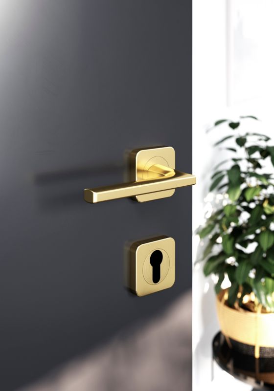 GoodHome Straight dørhåndtag med firkantet roset i børstet messing