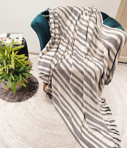 Vævet plaid 130 x 170 cm med sort-kremstriber