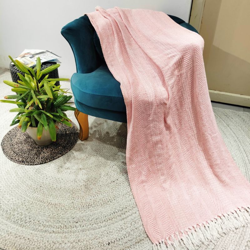 Vævet bomuldstæppe 125 x 150 cm i pink med fiskebensmønster