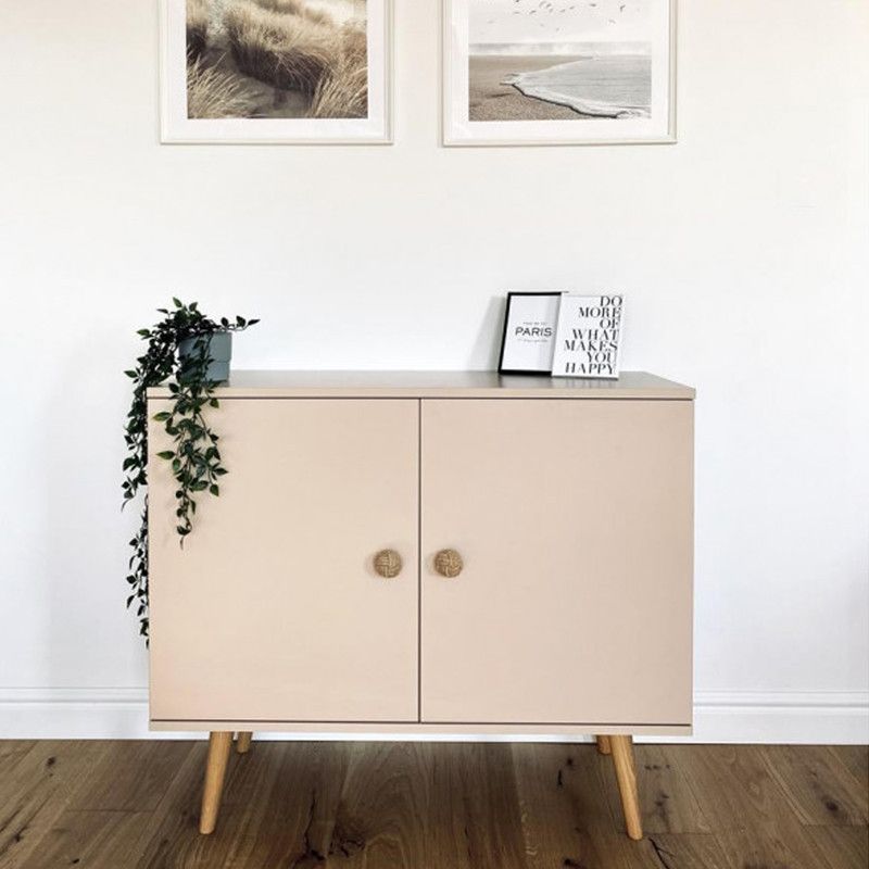 Bettso Ikon 100 cm to-dørs kommode med snorhåndtag på høje ben i macchiato, 1 stk.