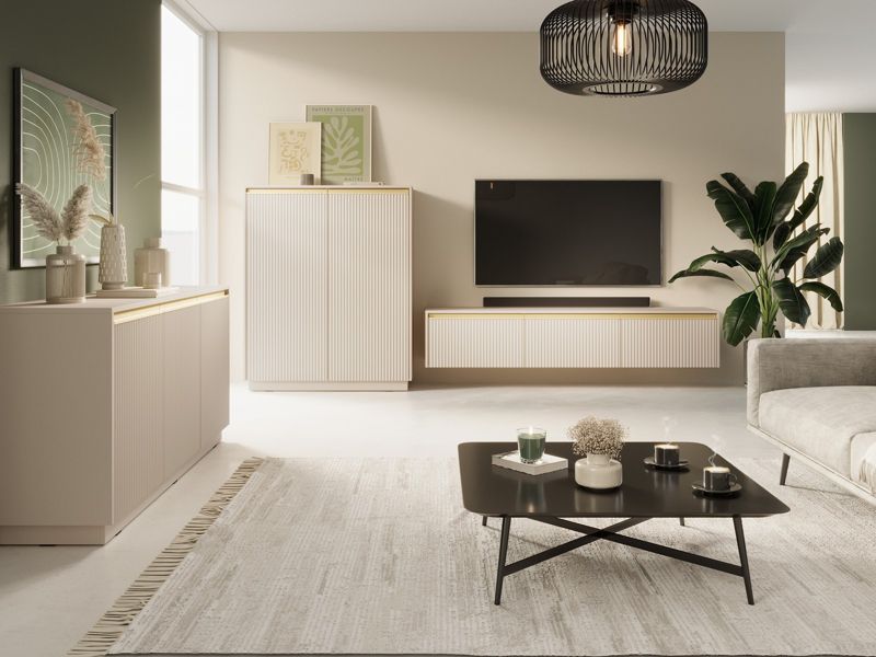 Tre-dørs kommode Bettso Roy 154 cm med rillede fronter i beige, 1 stk.