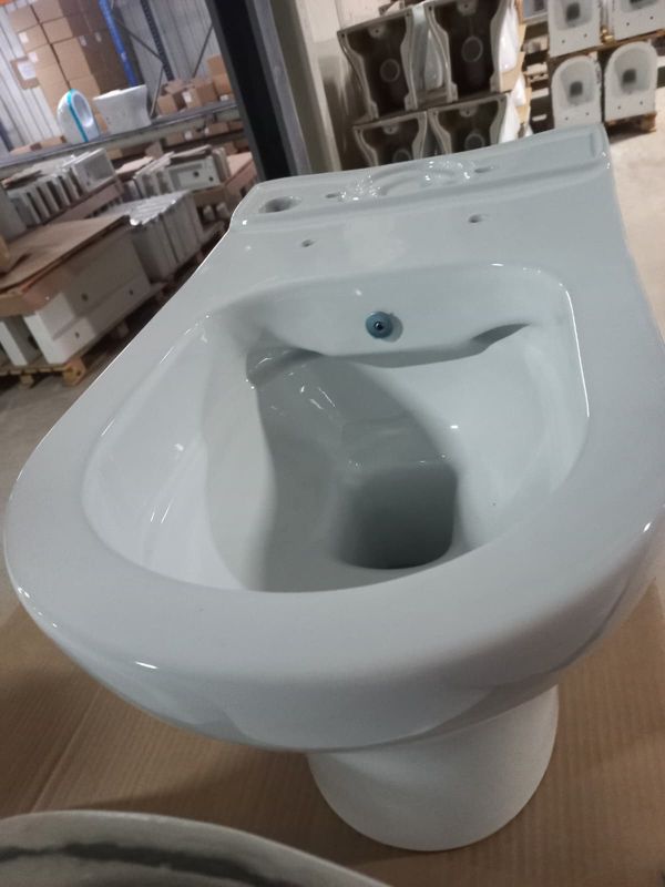 Kompakt WC Oval med Bidet Funktion Varmt og Koldt Vand Soft Close Sæde 81x62x35,5 cm