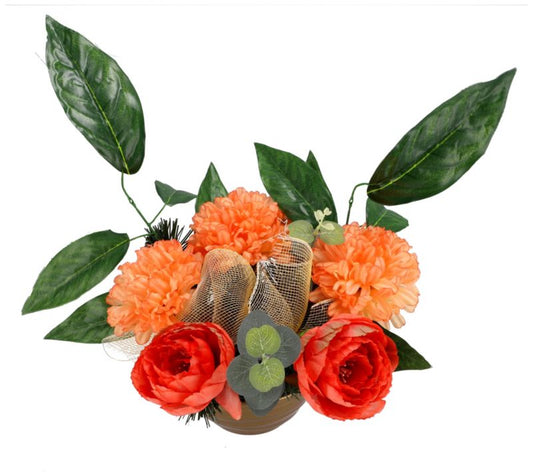 Blomsterkomposition med 5 blomster i tekop- og laksefarver