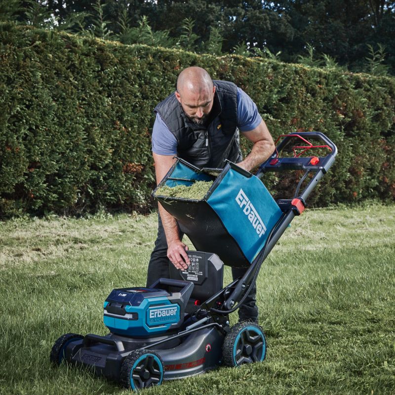 Erbauer 3-i-1 akku-plæneklipper med 72 V drivkraft og 46 cm klippebredde