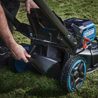 Erbauer 3-i-1 akku-plæneklipper med 72 V drivkraft og 46 cm klippebredde
