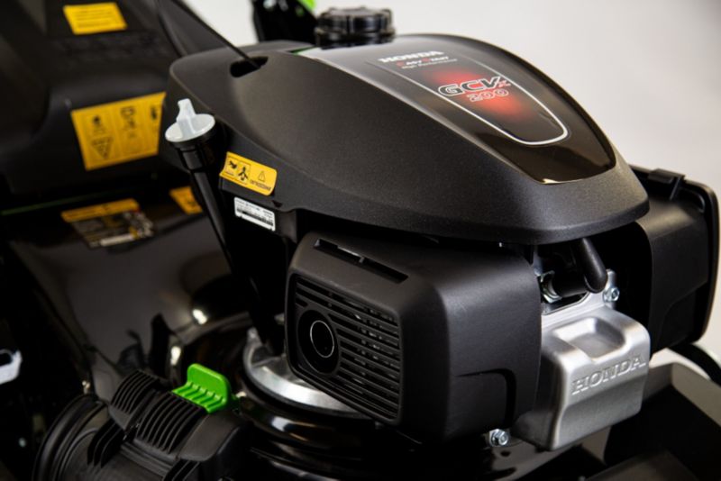 https://media2.castorama.pl/is/image/CastoramaPL/kosiarka-spalinowa-greenso-ks53-h200n-s-z-nap-dem-silnik-honda-5-6-km-szeroko-53-cm-1-szt-~5902249475531_08c_MP