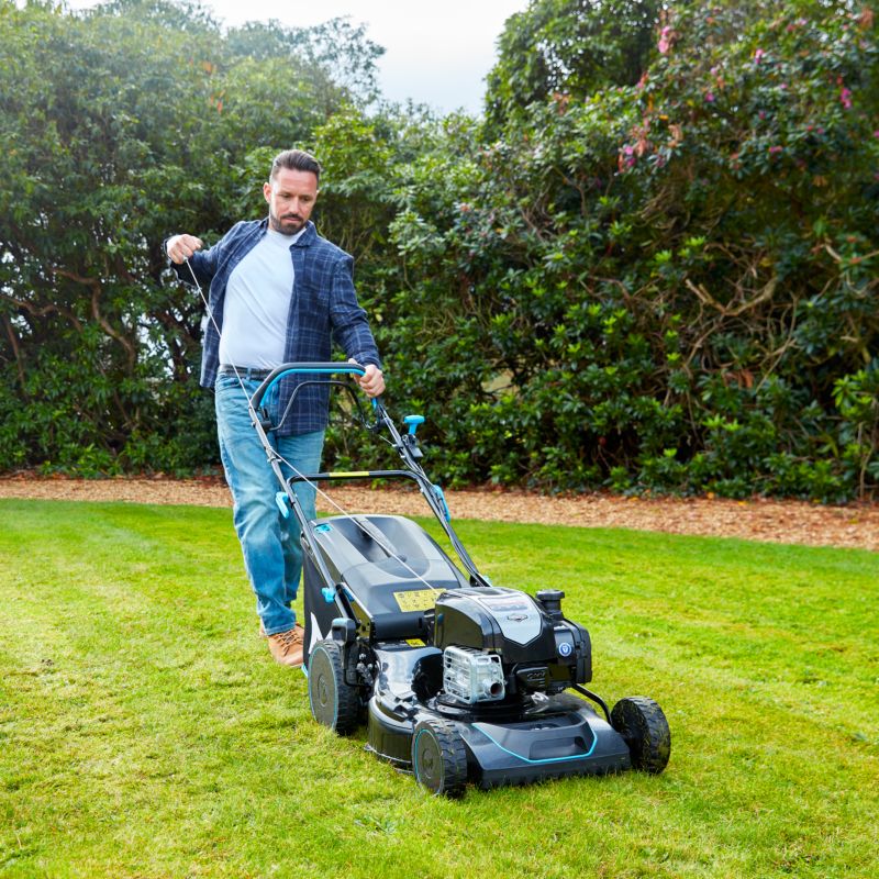 Benzindrevet plæneklipper med fremdrift MacAllister B&S 675EXI 51 cm