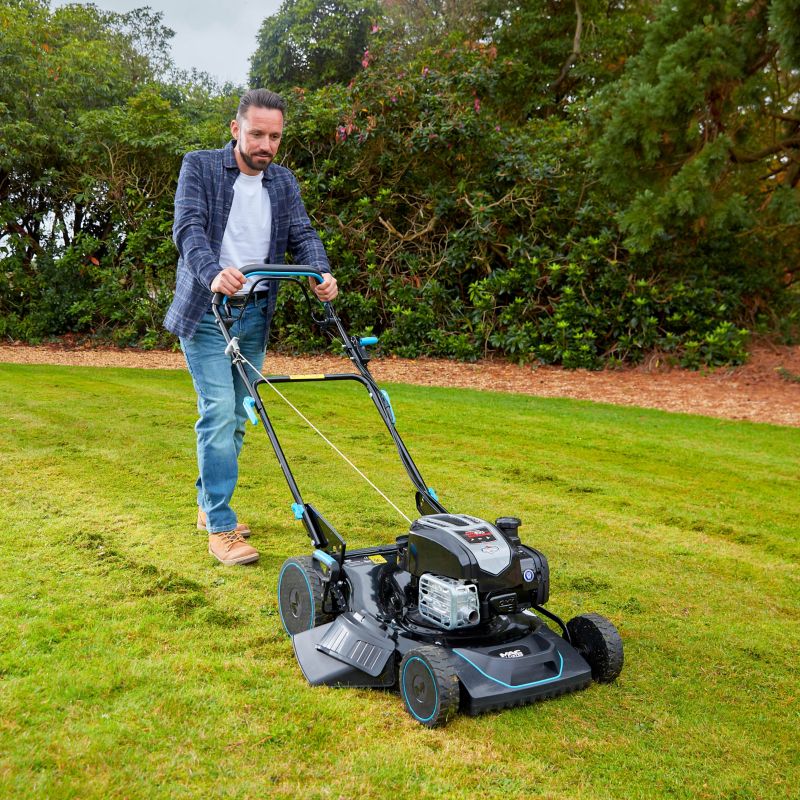 Benzindrevet plæneklipper med fremdrift MacAllister B&S 675EXI 51 cm