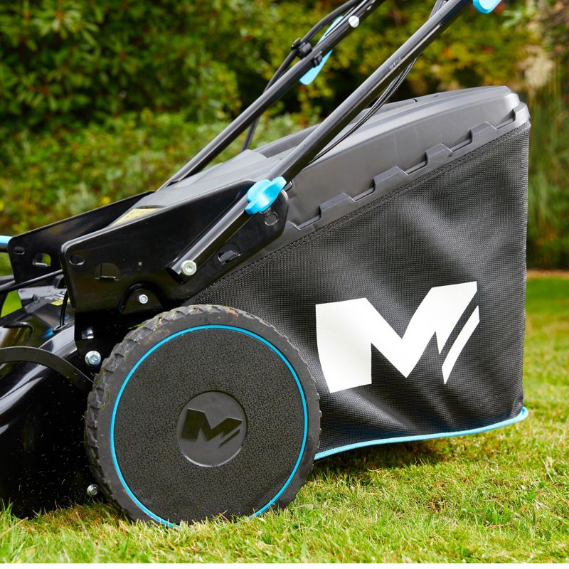 Benzindrevet plæneklipper med fremdrift MacAllister B&S 675EXI 51 cm