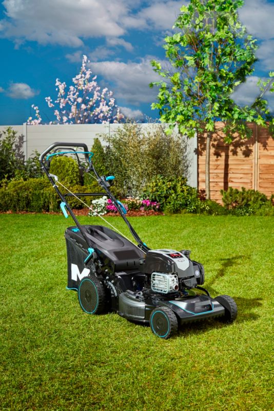 Benzindrevet plæneklipper med fremdrift MacAllister B&S 675EXI 51 cm