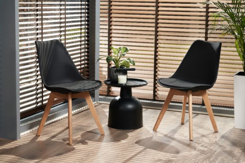 https://media2.castorama.pl/is/image/CastoramaPL/krzes-o-skandynawskie-jumi-do-jadalni-salonu-kuchni-kuchenne-oslo-czarne-1-szt-~5900410599178_03c_MP