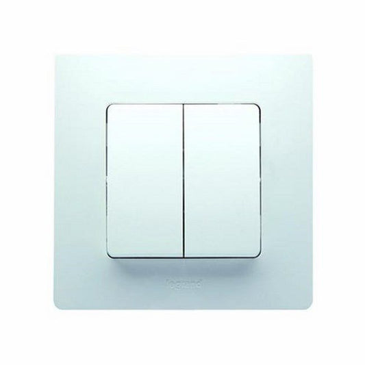 Legrand Niloe Eco indbygningskontakt komplet hvid