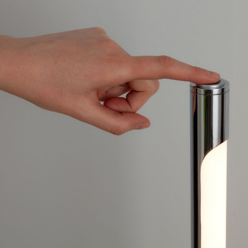 GoodHome Eucrite LED-gulvlampe i krom