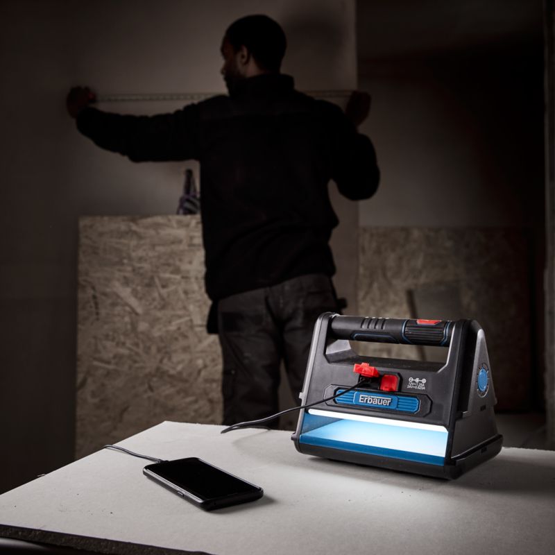 Erbauer 20 W arbejdslygte med USB og bilstik