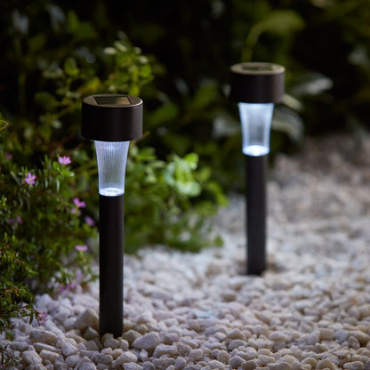 Sort solcellelampe med jordspyd