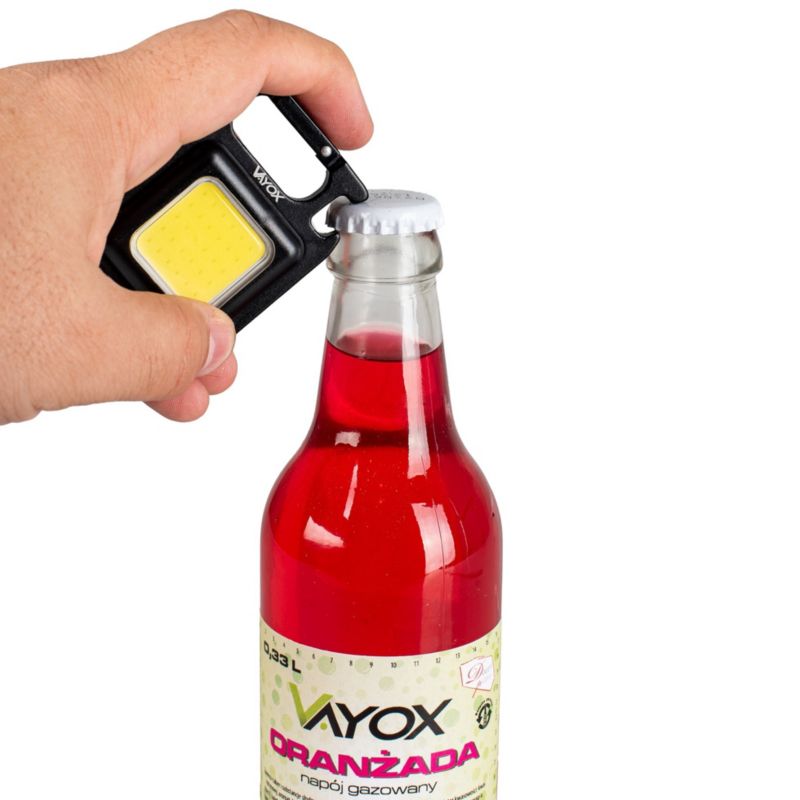 Vayox VA0288 multifunktionel nøglering lommelygte med genopladeligt batteri, magnet og flaskeåbner, 300 lm, 1 stk.