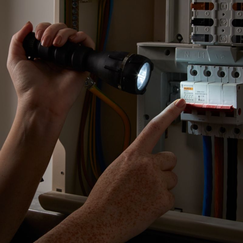 LED-lommelygte med gummibelægning 50 lm 2 x AA