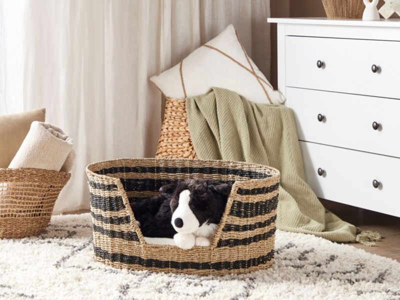 Durban hunde- og kattekurv i søgræs med lyst træ og sort detalje, 1 stk.