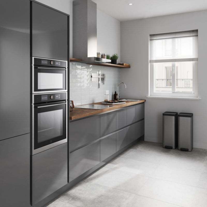 Høj kolonnefront med 1 låge GoodHome Innovo i børstet stål