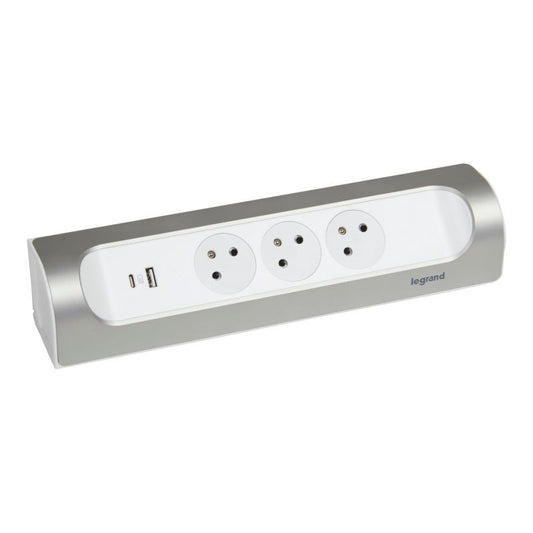 Legrand hjørneforlænger med 3 jordede stik og USB-porte