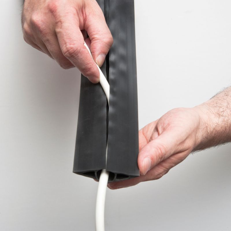 Halvrund gulvkanal til kabler D-line 60 x 12 x 1800 mm sort