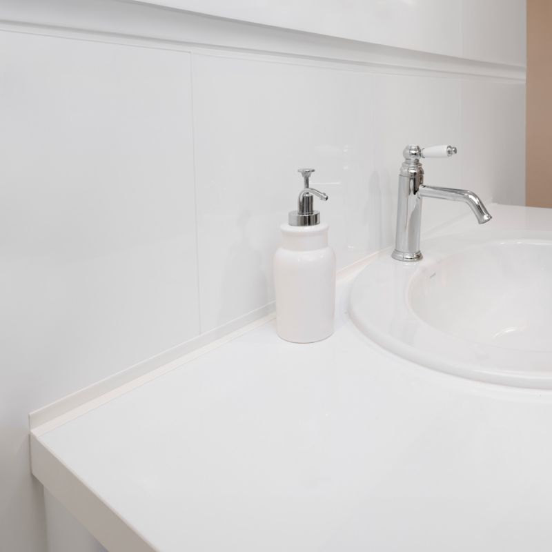 PCV-afslutningsliste 18x18 mm, QUEST, selvklæbende, fleksibel, blød dekorationsliste, hvid, 5 m