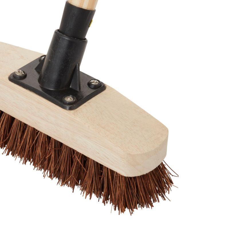 Kosteffektiv kost med træskaft 23 cm