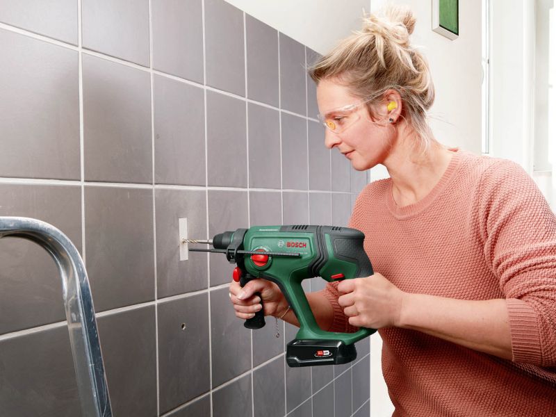 Bosch Universal 18 V borehammer uden batteri
