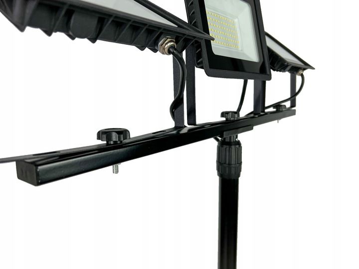 LED-projektør Germina 3x50W med stativ IP65 + spiralformet kabel 1 stk.