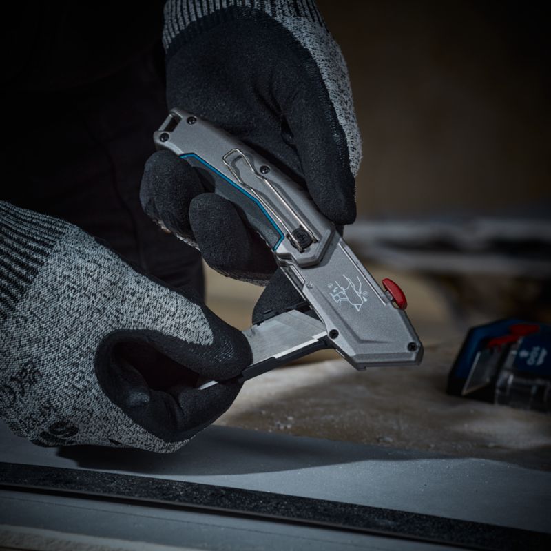 Erbauer kniv med gummigreb og segmentblad