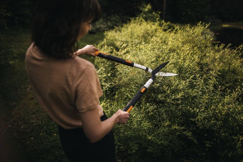 Fiskars SmartFit HS86 hækkesaks med teleskophåndtag