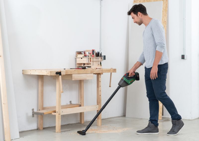 Bosch UniversalVac 18 V håndstøvsuger med tilbehør uden batteri