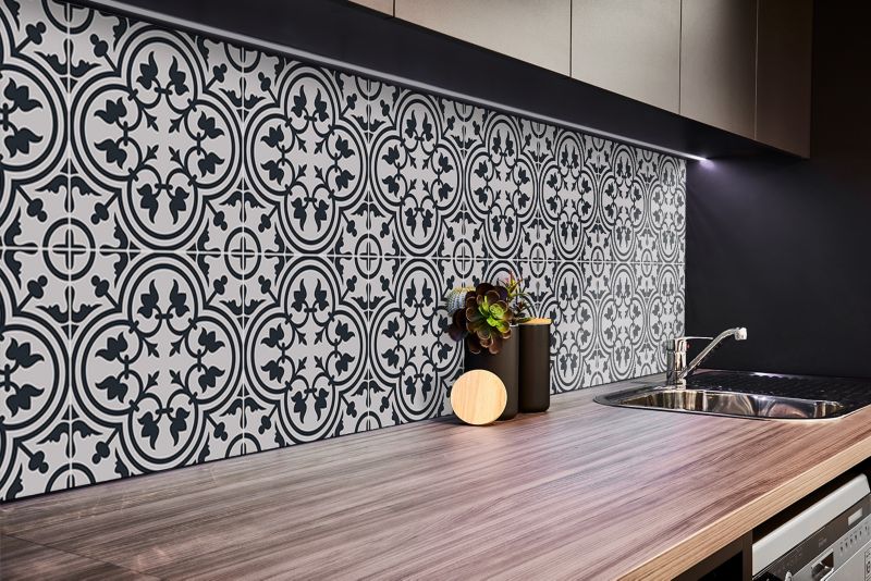 Selvklæbende vinylpanel Tulup med planteprint 100 x 50 cm, 1 stk.